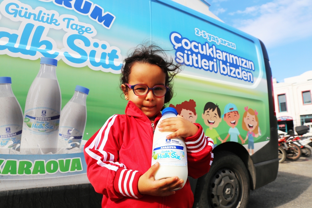Belediyeden çocuklara ücretsiz süt!