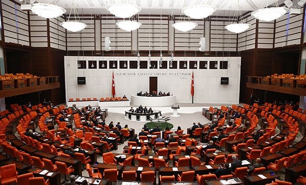 Meclis'e sunuldu: Yüz binlerce memuru ilgilendiriyor, para ödülü, izin, terfi ve tayinlere yeni düzen