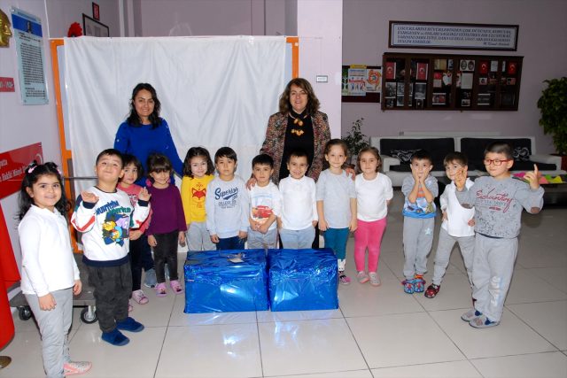 Kırıkkaleli öğrencilerden köy okuluna kırtasiye ve kıyafet yardımı