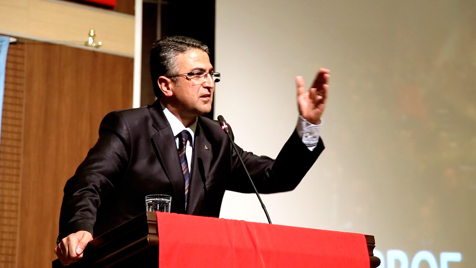 MHP'li Aydın: "Erzurum'a uçak sefer sayıları azaltılmamalı"