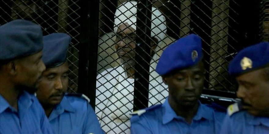 Sudan'ın eski Cumhurbaşkanı Beşir idam cezası alabilir