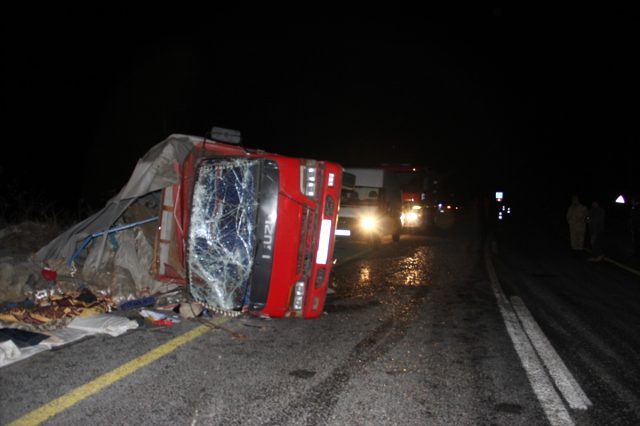 Erzurum'da kamyonet devrildi: 1 yaralı