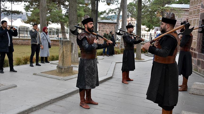 Ertuğrul Gazi Türbesi'ni 2019'da 1,5 milyon kişi ziyaret etti