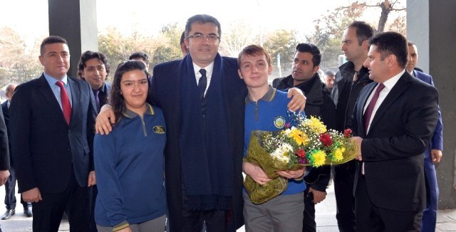 Vali Memiş'ten Erzurum Lisesi'ne ziyaret