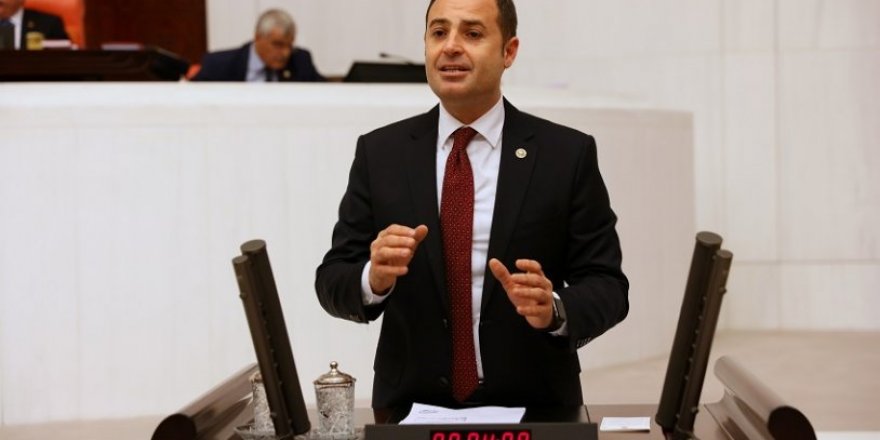 CHP Milletvekili Ahmet Akın trafik kazası geçirdi