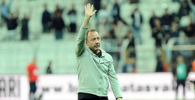 Beşiktaş teknik direktör Sergen Yalçın ile 1,5 yıllığına el sıkıştı