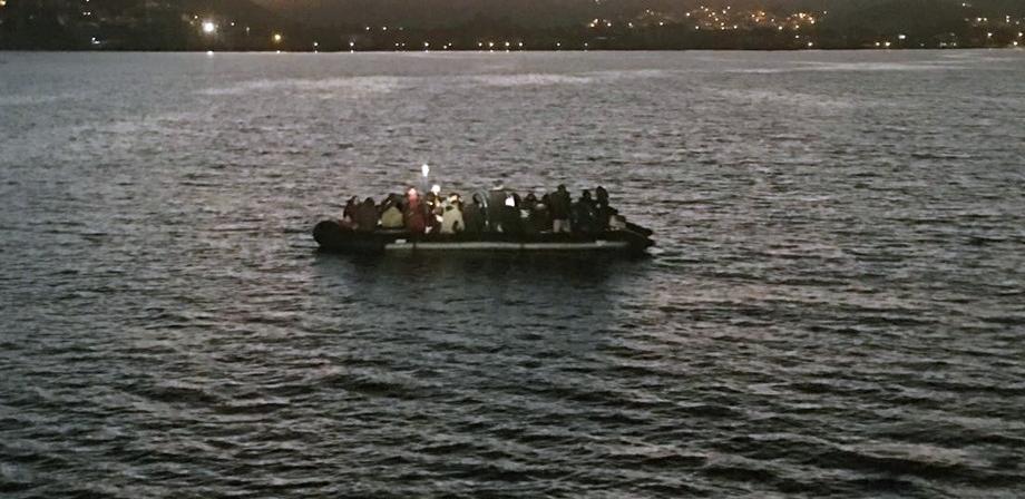Bodrum’da 48 göçmen su alan tekneden kurtarıldı