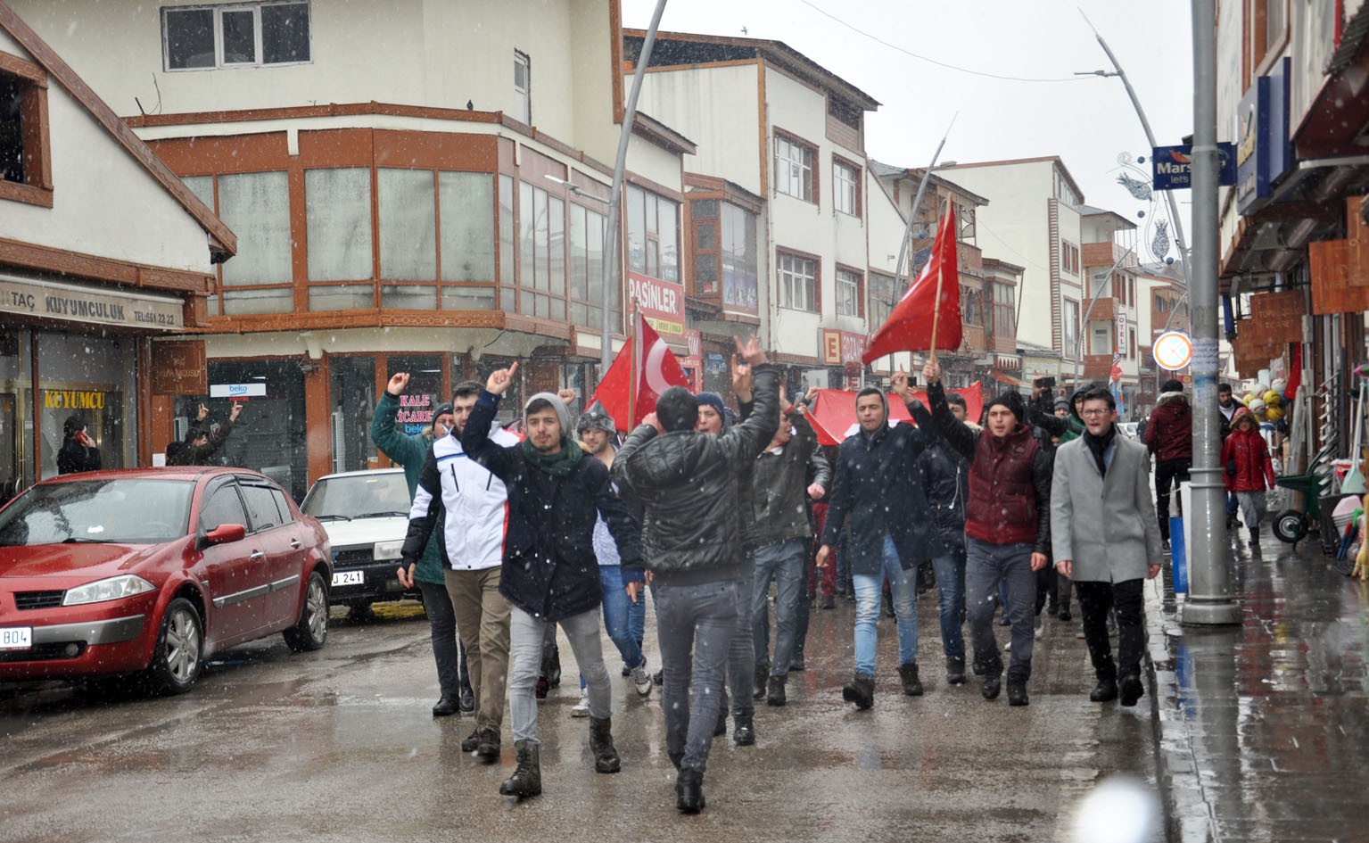 Pasinler İdlib Şehitleri için yürüdü