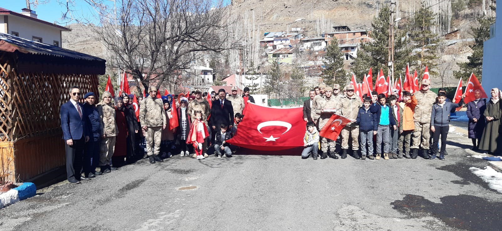 İmam Hatip öğrencilerinden askere destek