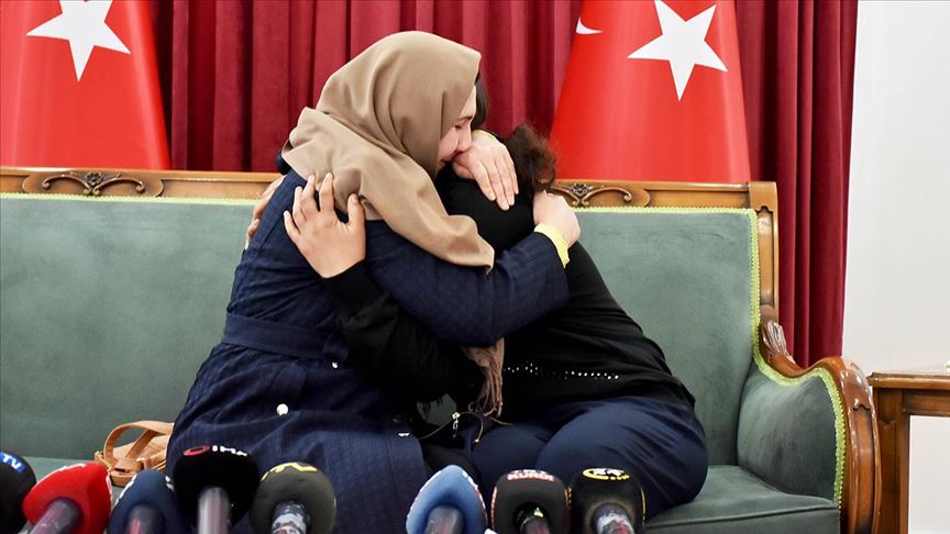 Diyarbakır annelerinden Dalmış 6 yıllık özlemin ardından evladına kavuştu