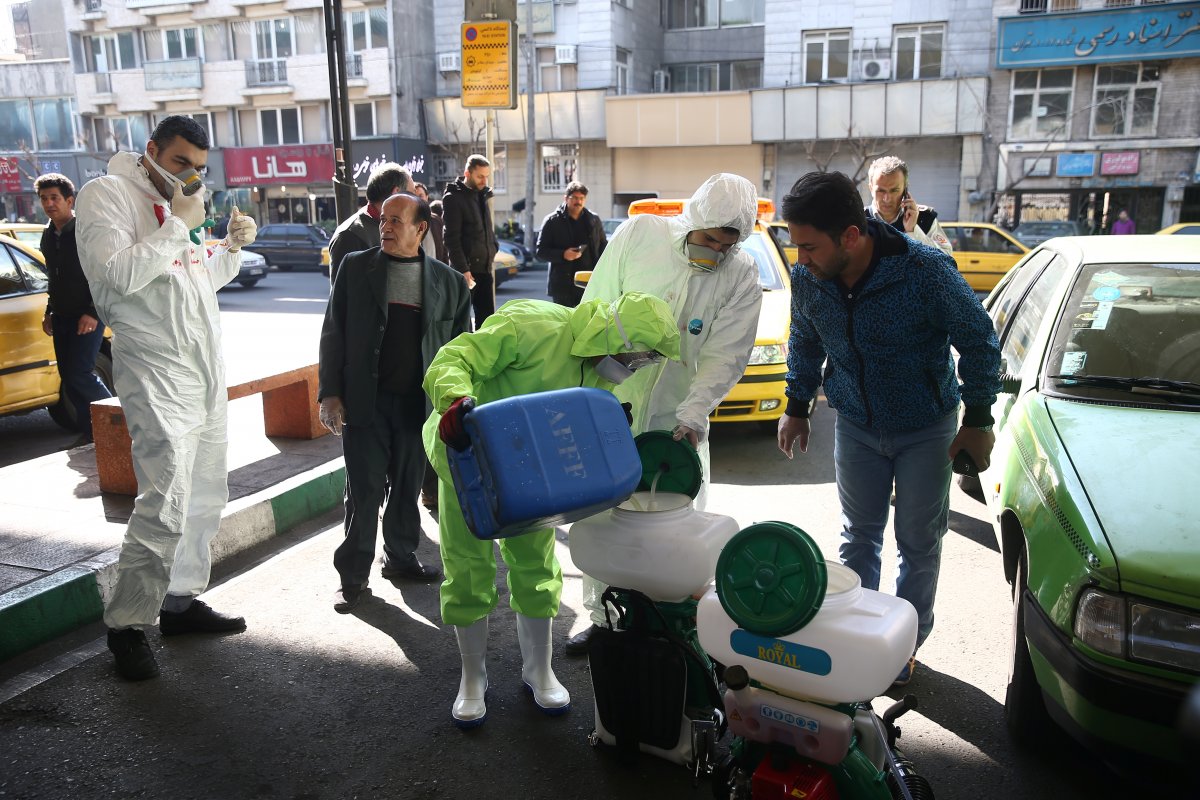 İran’da alkol coronaya iyi geliyor söylentisi can aldı