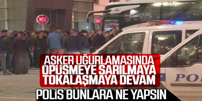 Erzurum'da davullu zurnalı asker uğurladılar