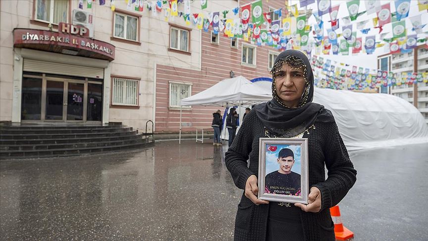 Diyarbakır annelerinden Küçükdağ: Oğlum ne olursun gel devletimize teslim ol