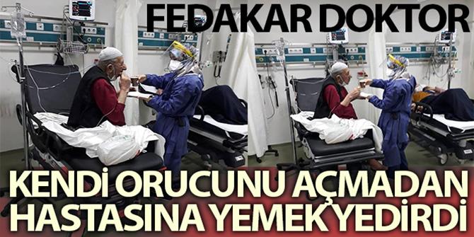 Erzurum'da Fedakar doktor kendi orucunu açmadan önce hastasına yemek yedirdi