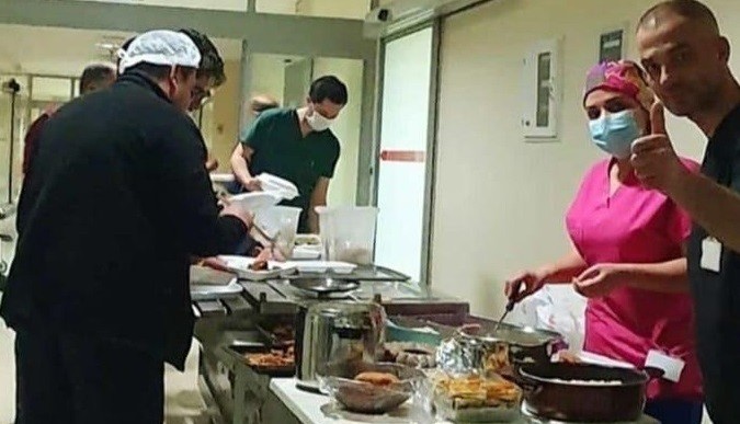 Öğretmenlerden sağlık çalışanları için iftar yemeği