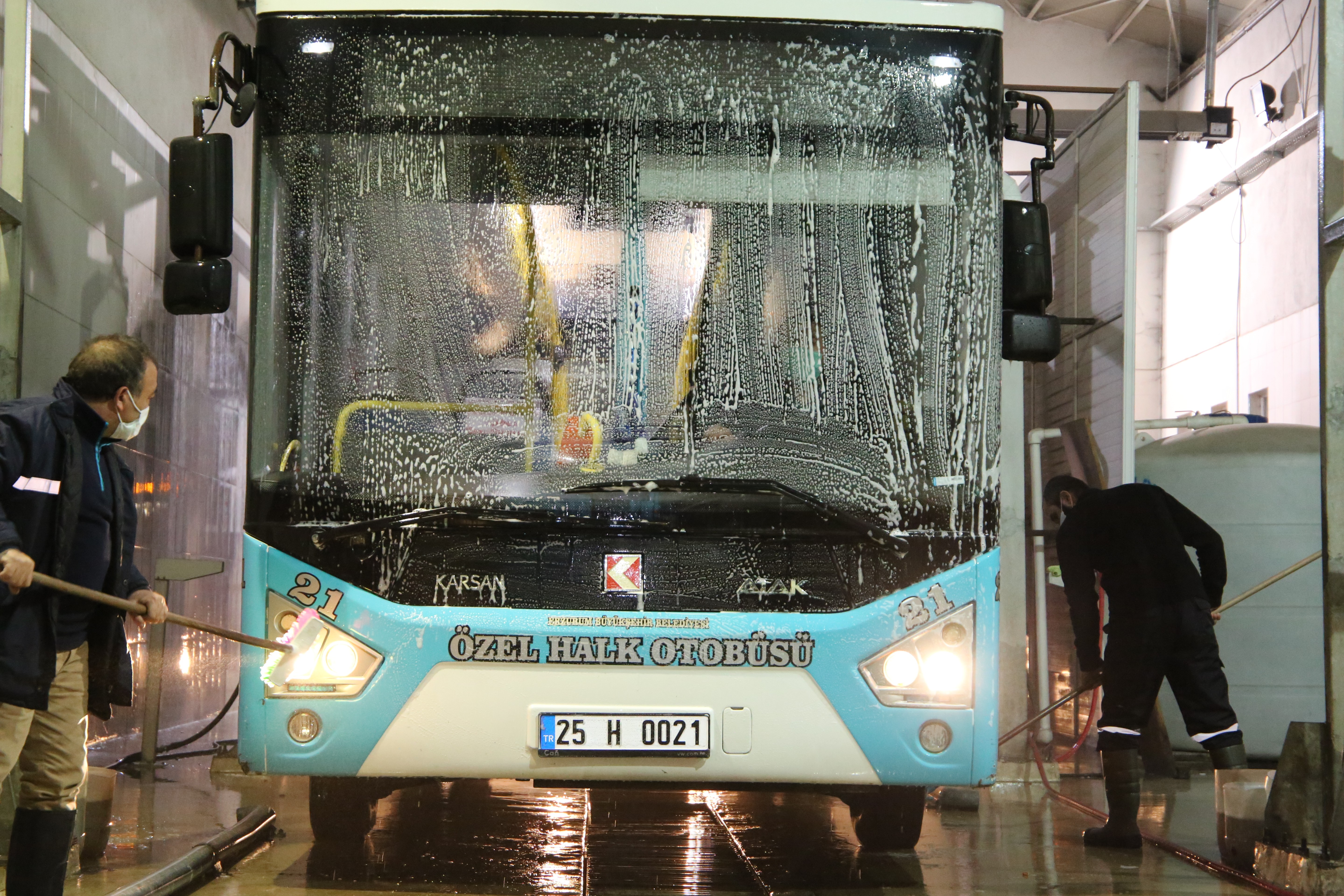 Erzurum’da toplu taşıma araçları dezenfekte edildi