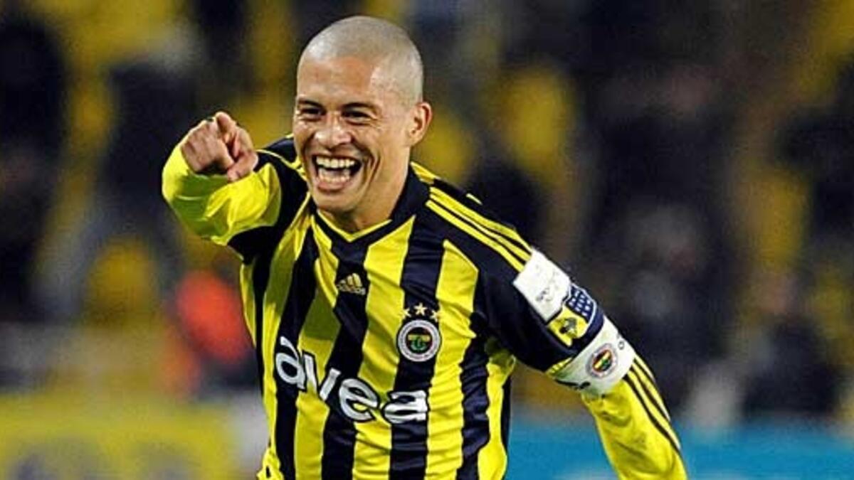 Fenerbahçe'nin efsane ismi Alex de tartışmalara katıldı