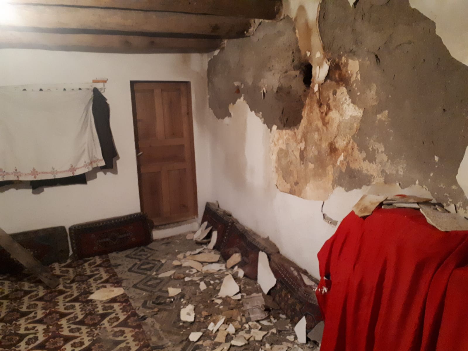 Bingöl depremi Erzurum’da da hasara neden oldu