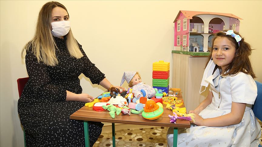 Erzurum Şehir Hastanesinde çocuklar 'güle oynaya' tedavi ediliyor