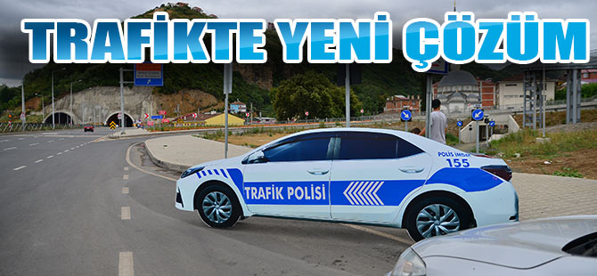 Kara yollarında maket trafik polisi dönemi