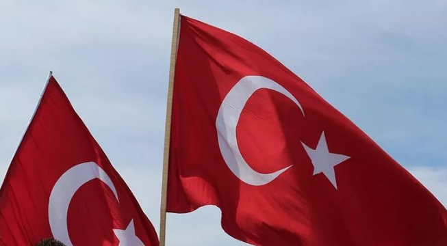 Skandal! İsrailli grup, Ayasofya kararı nedeniyle Türk bayrağı yaktı