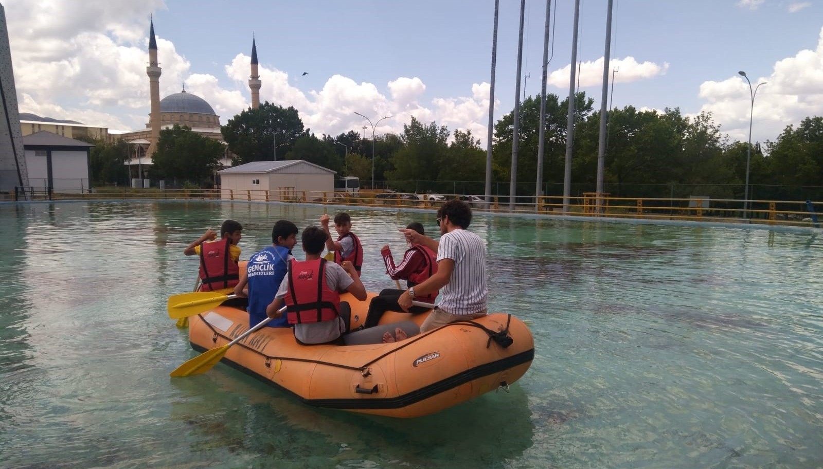 15 Temmuz ruhuyla rafting ve tırmanış yaptılar