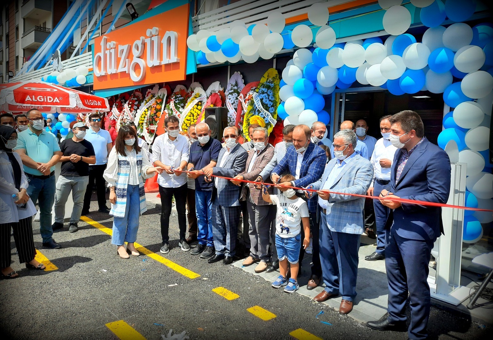 Düzgün market 18’nci şubesini törenle açtı