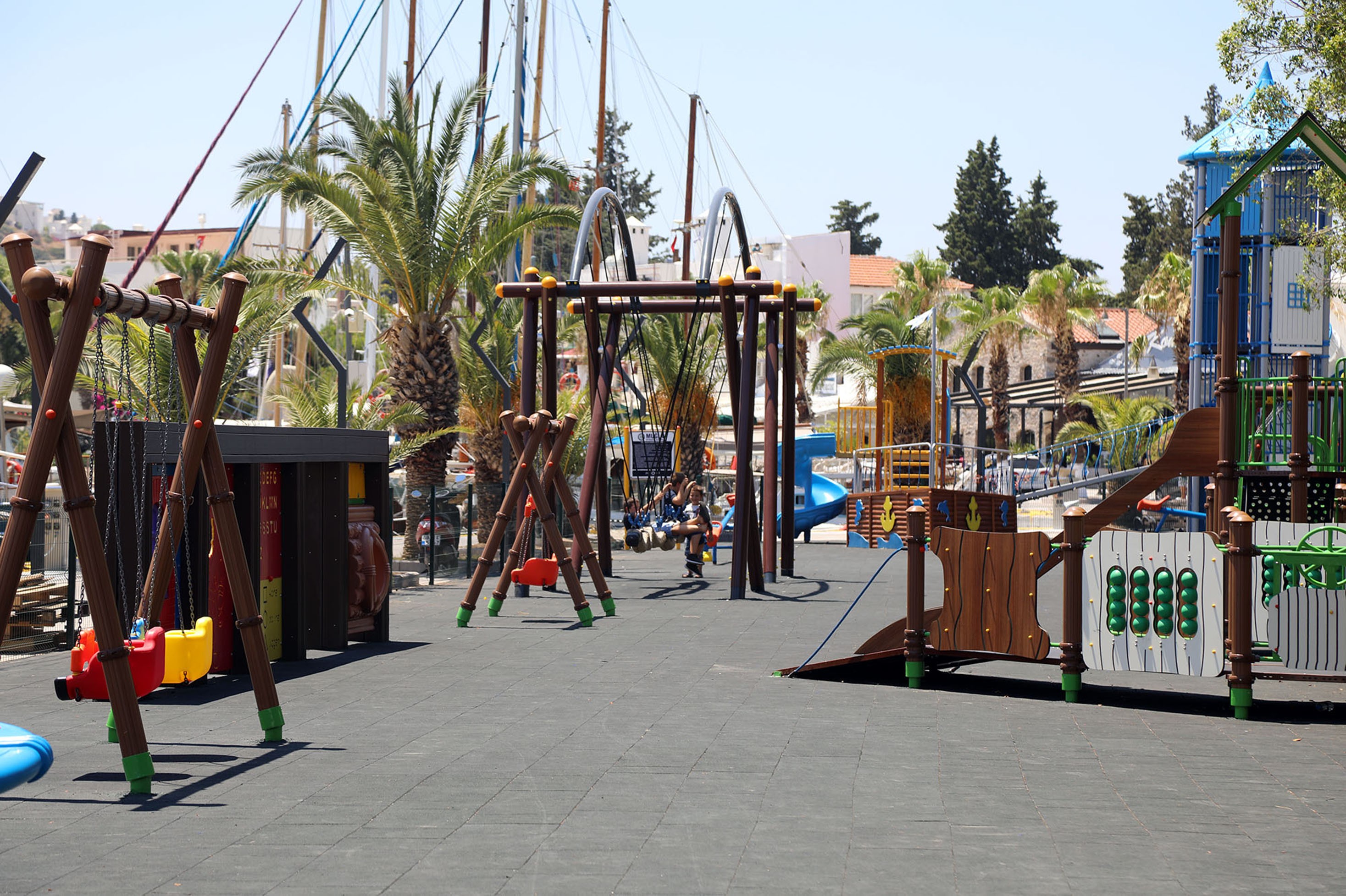 Bodrum Limanında çocuklara özel oyun parkları