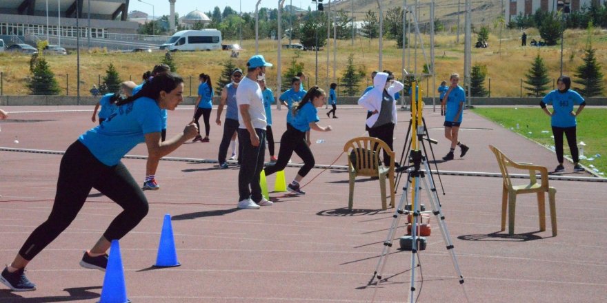 Üniversiteli olmak için koştular