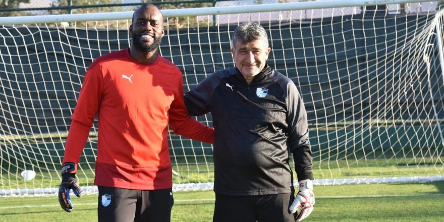 Erzurumspor’un yeni file bekçisi Farnolle ilk antrenmanına çıktı