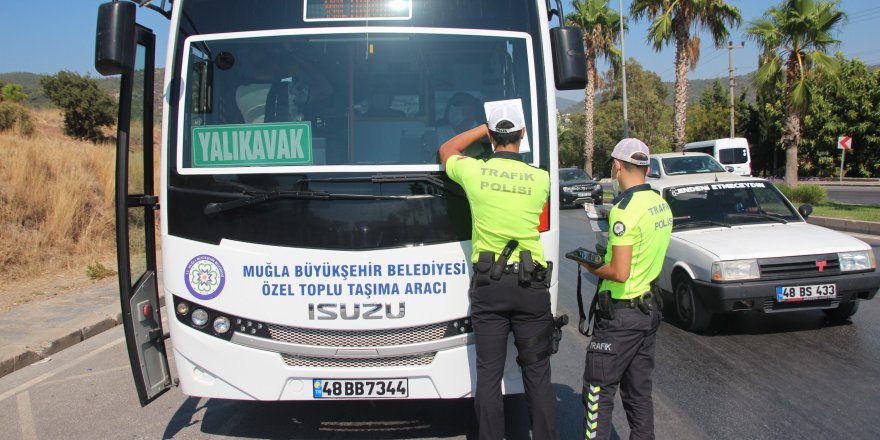 Bodrum'da minibüs ve taksilere Kovid-19 denetimi gerçekleştirildi