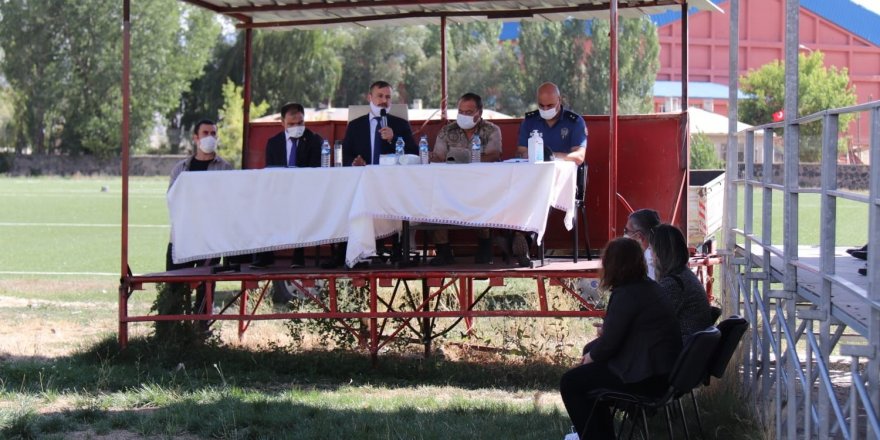 Pasinler’de muhtarlar toplantısı yapıldı