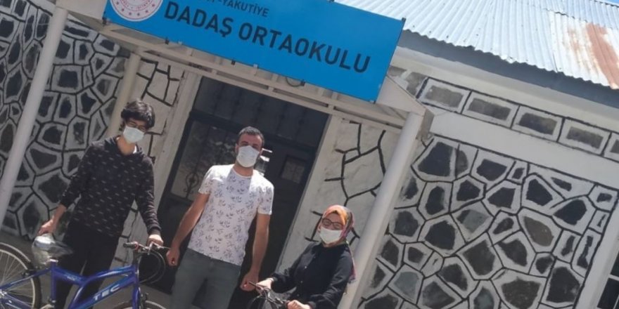 Dadaş Ortaokulu EBA kullanımını hediyelerle teşvik ediyor