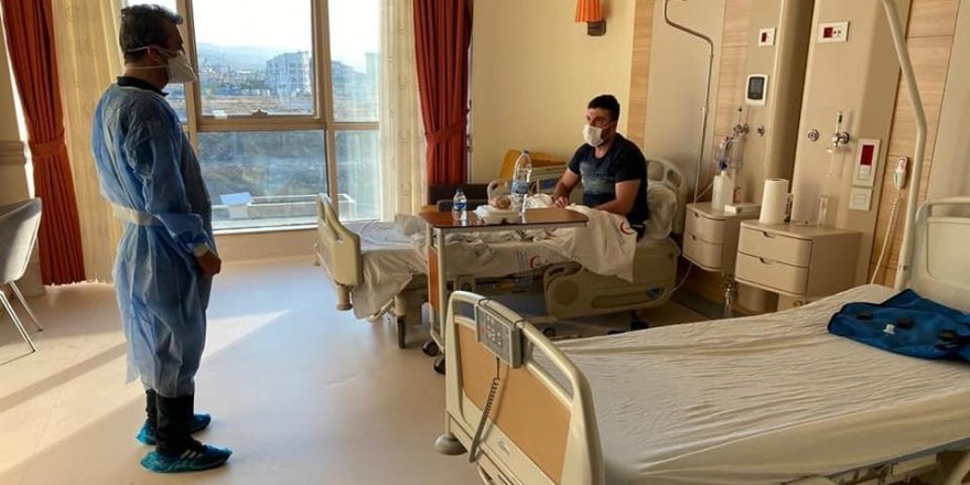 Erzurum İl Sağlık Müdürü Bedir’den sağlıkçılara moral ziyareti