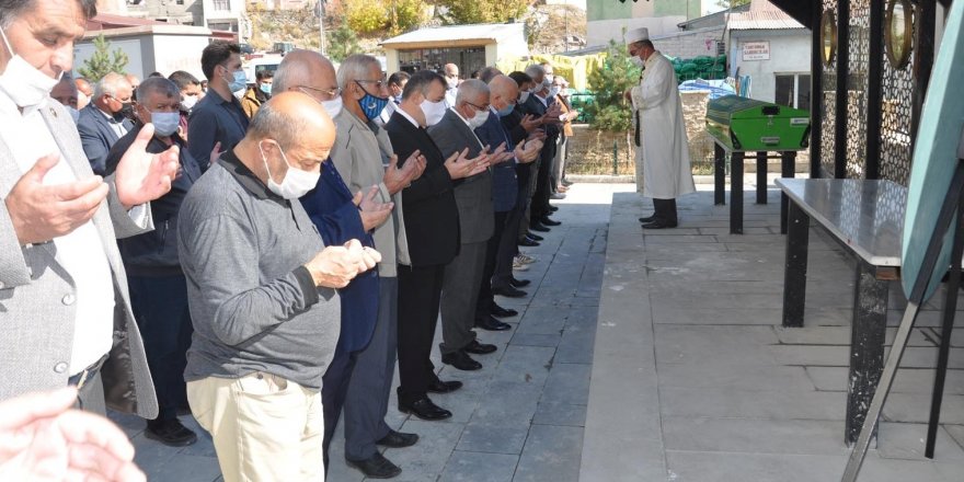 Başkan Dölekli, kardeşini son yolculuğuna uğurladı