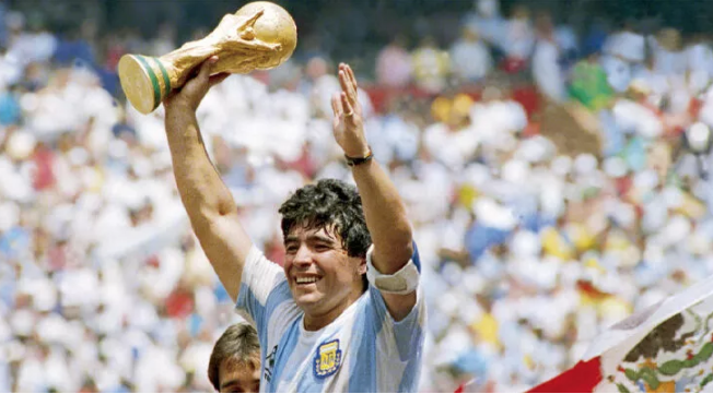 Diego Maradona hayatını kaybetti!