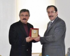 Başkan Bulutlar'a Plaket