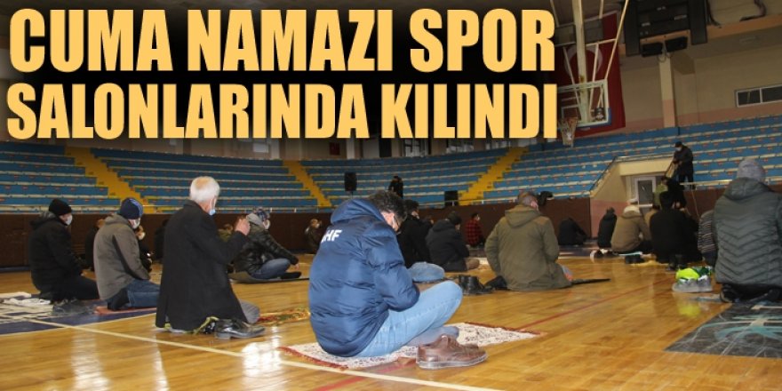 Erzurum’da cuma namazı spor salonlarında kılındı