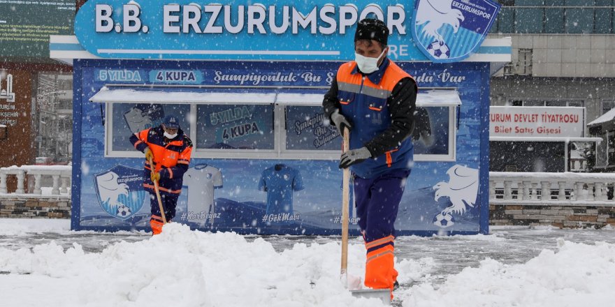 Büyükşehir’in kar timleri iş başında