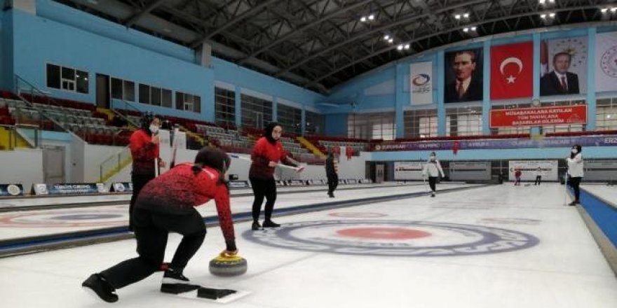 Curling 2. Lig müsabakaları Erzurum'da devam ediyor