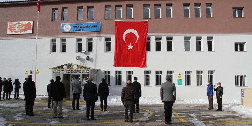 Erzurum’da bayrak töreni