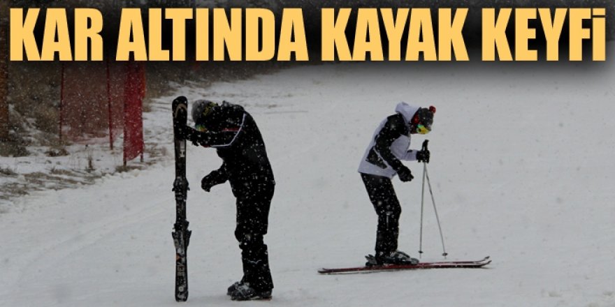 Palandöken'deki kayak keyfi Kovid-19 tedbirleri çerçevesinde sürüyor