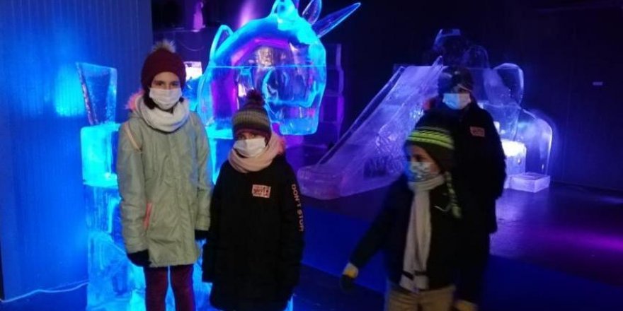 Erzurum Sevgi Evleri’nde kalan çocuklar buz müzesini gezdi