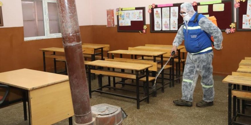 Palandöken’de köy okulları yüz yüze eğitim için dezenfekte edildi