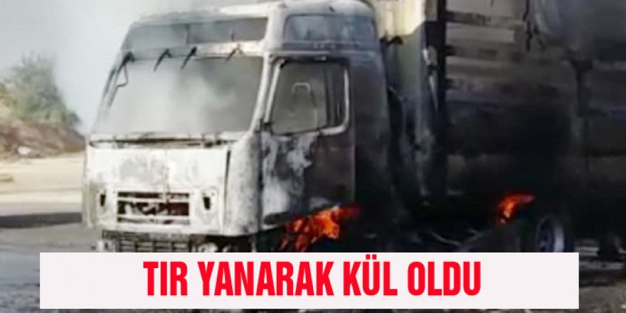 Seyir halindeki tır yanarak kül oldu