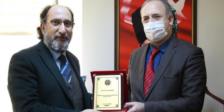 Oltu Beşeri ve Sosyal Bilimler Fakültesi’nin yeni dekanı Prof. Dr. Cavit Yeşilyurt oldu