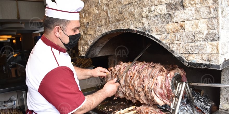 Cağ kebapçılar "kontrollü normalleşme" ile kapılarını müşterilerine açtı