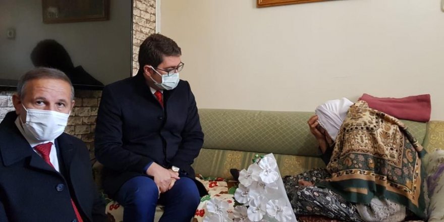 İlçe protokolünden 107 yaşındaki Dürdane nineye ziyaret