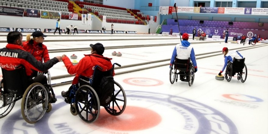 Türkiye ile Rusya'nın tekerlekli sandalye curling milli takımları Erzurum'd kampta