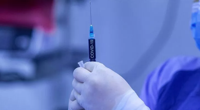 Pfizer/BioNTech ve Moderna'nın Kovid-19 aşıları hamile ve emziren kadınlarda etkili